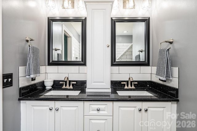 2586 Henry Falls Drive, Hickory, NC 28602