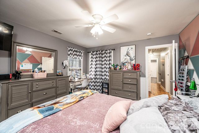 2586 Henry Falls Drive, Hickory, NC 28602