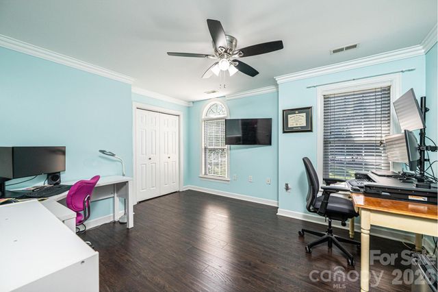 2586 Henry Falls Drive, Hickory, NC 28602