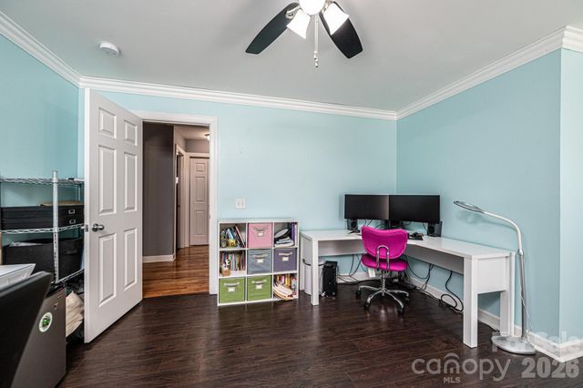 2586 Henry Falls Drive, Hickory, NC 28602