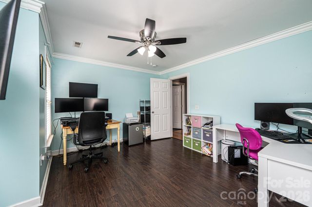 2586 Henry Falls Drive, Hickory, NC 28602