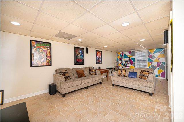 2586 Henry Falls Drive, Hickory, NC 28602