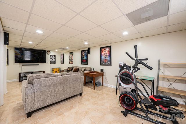 2586 Henry Falls Drive, Hickory, NC 28602