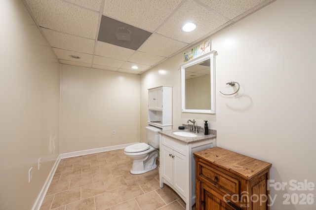 2586 Henry Falls Drive, Hickory, NC 28602