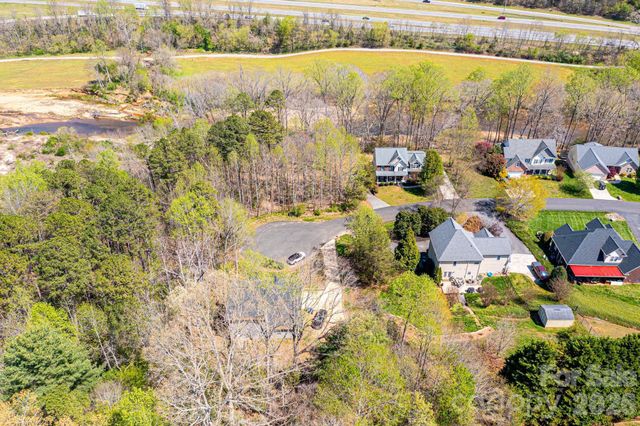 2586 Henry Falls Drive, Hickory, NC 28602