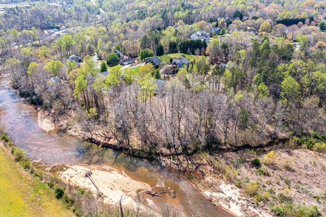 2586 Henry Falls Drive, Hickory, NC 28602