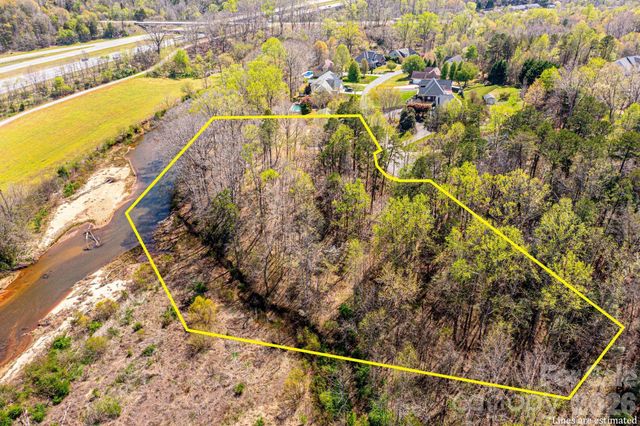 2586 Henry Falls Drive, Hickory, NC 28602