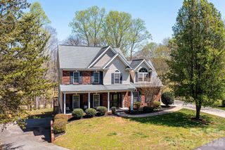 2586 Henry Falls Drive, Hickory, NC 28602
