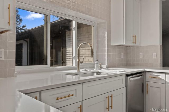 6440 Andersonville Road, Waterford, MI 48329