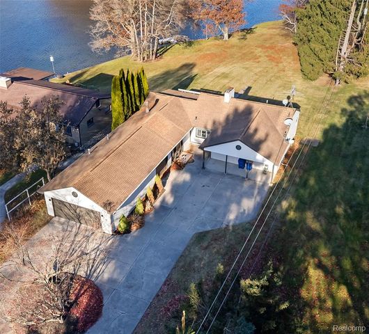 6440 Andersonville Road, Waterford, MI 48329