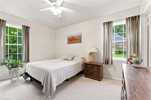 16 Saint Martin Place, Greensboro, NC 27455