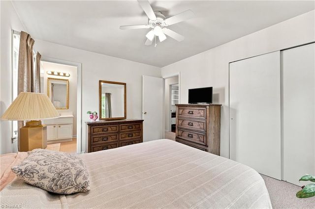 16 Saint Martin Place, Greensboro, NC 27455