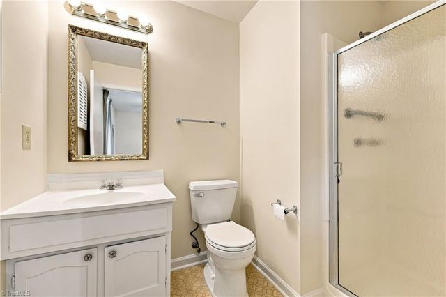 16 Saint Martin Place, Greensboro, NC 27455