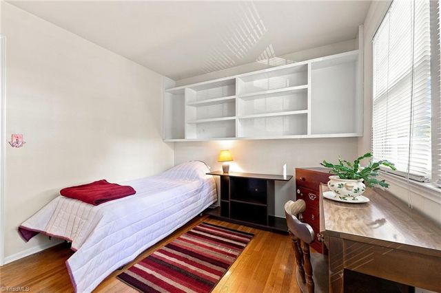 16 Saint Martin Place, Greensboro, NC 27455