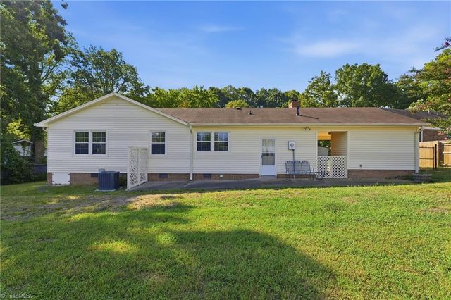 16 Saint Martin Place, Greensboro, NC 27455