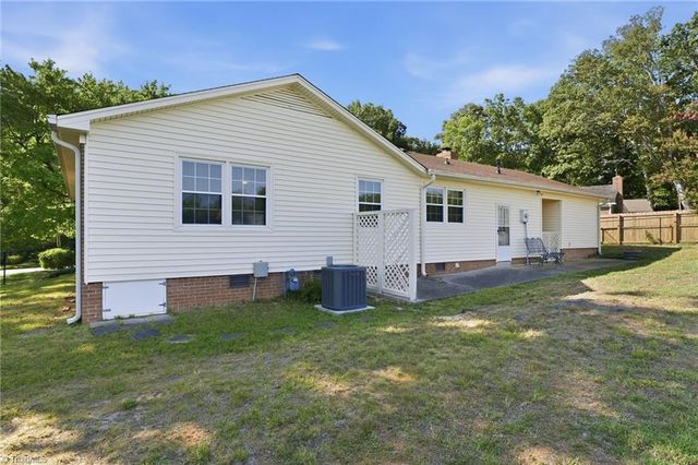 16 Saint Martin Place, Greensboro, NC 27455