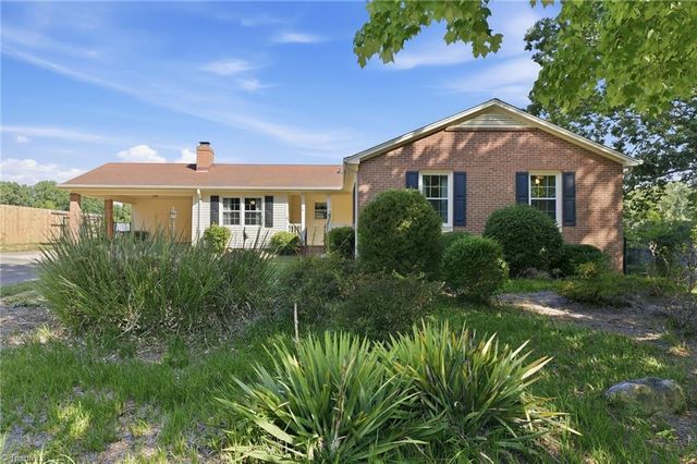 16 Saint Martin Place, Greensboro, NC 27455