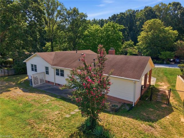 16 Saint Martin Place, Greensboro, NC 27455