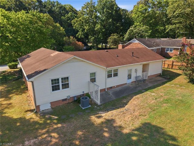 16 Saint Martin Place, Greensboro, NC 27455
