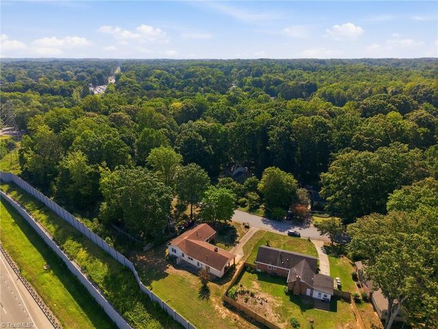 16 Saint Martin Place, Greensboro, NC 27455