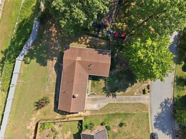 16 Saint Martin Place, Greensboro, NC 27455