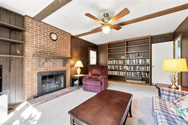 16 Saint Martin Place, Greensboro, NC 27455