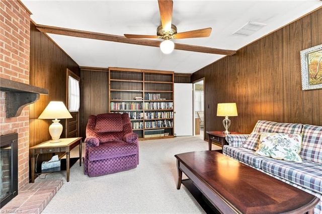 16 Saint Martin Place, Greensboro, NC 27455
