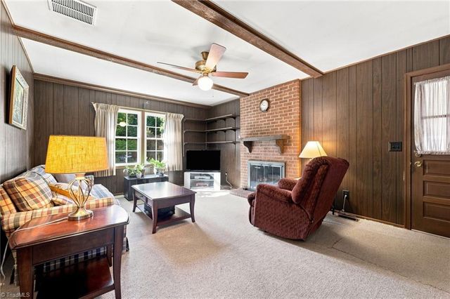 16 Saint Martin Place, Greensboro, NC 27455