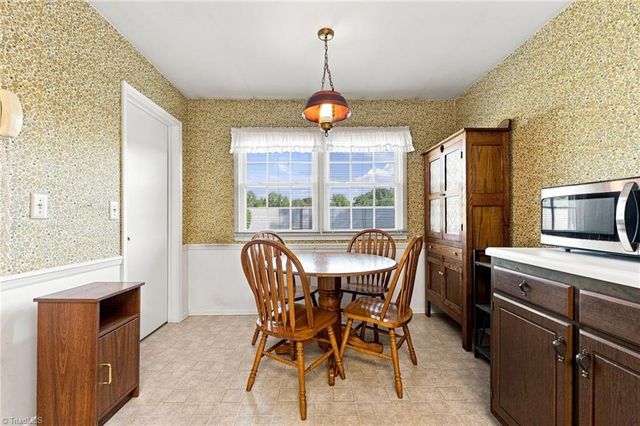 16 Saint Martin Place, Greensboro, NC 27455