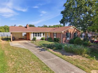 16 Saint Martin Place, Greensboro, NC 27455
