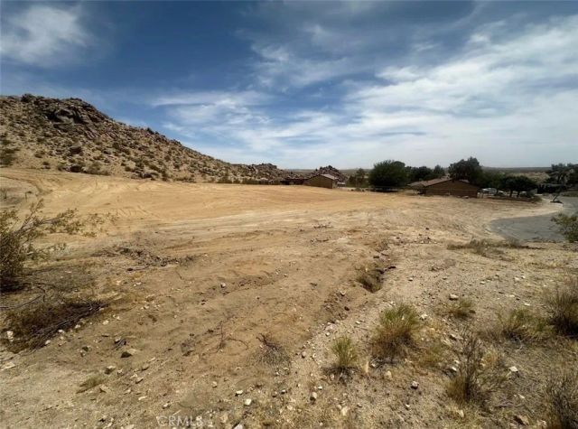 17707 Queensglen, Lake Los Angeles, CA 93591