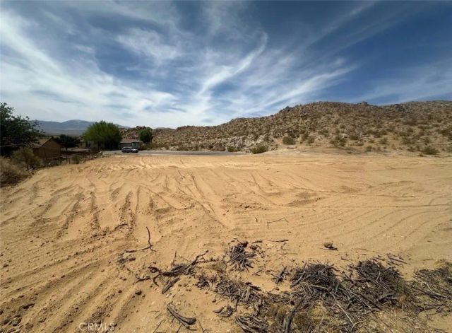 17707 Queensglen, Lake Los Angeles, CA 93591