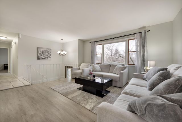 9707 Harrison Street, Crown Point, IN 46307