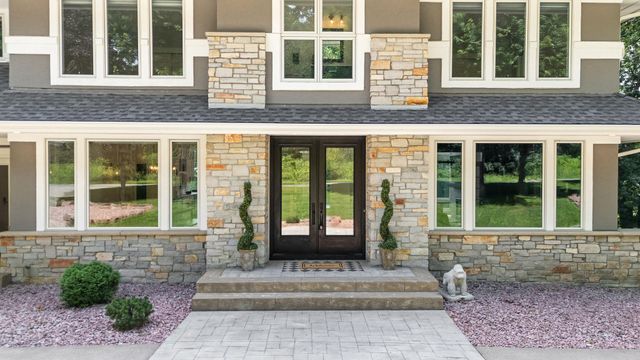 9 Red Forest Way, North Oaks, MN 55127
