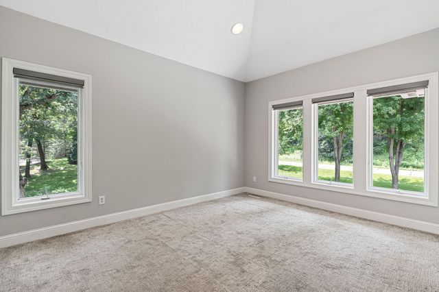 9 Red Forest Way, North Oaks, MN 55127