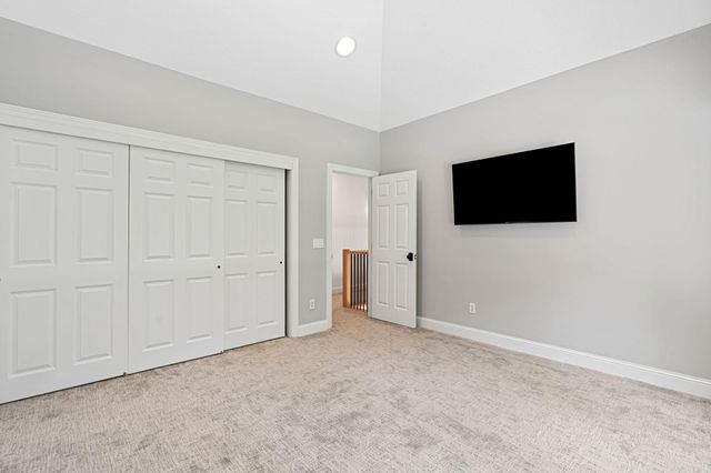 9 Red Forest Way, North Oaks, MN 55127
