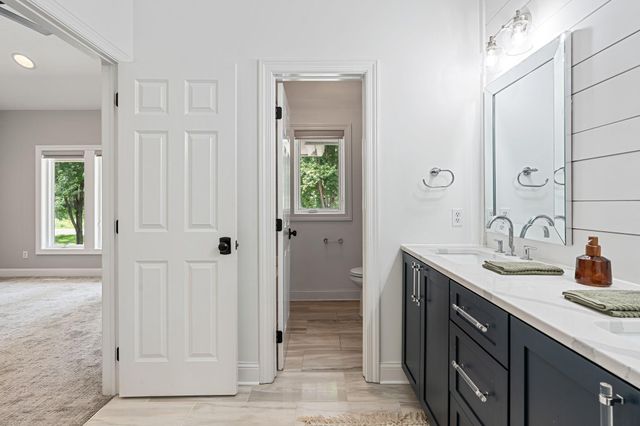 9 Red Forest Way, North Oaks, MN 55127