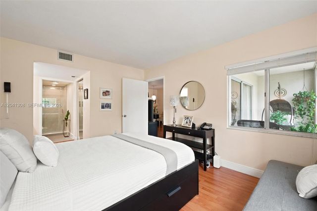 901 SW 138th Ave 305C, Pembroke Pines, FL 33027