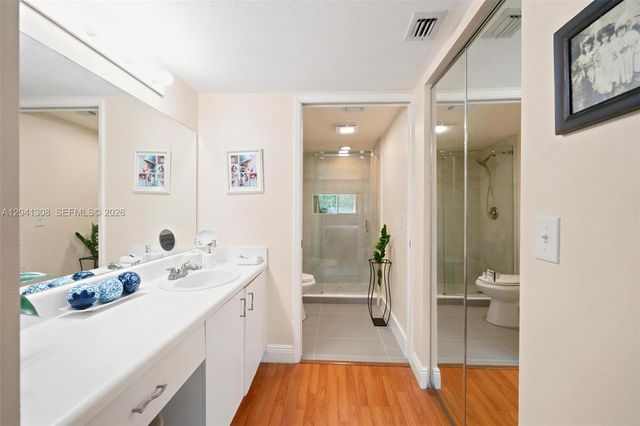 901 SW 138th Ave 305C, Pembroke Pines, FL 33027