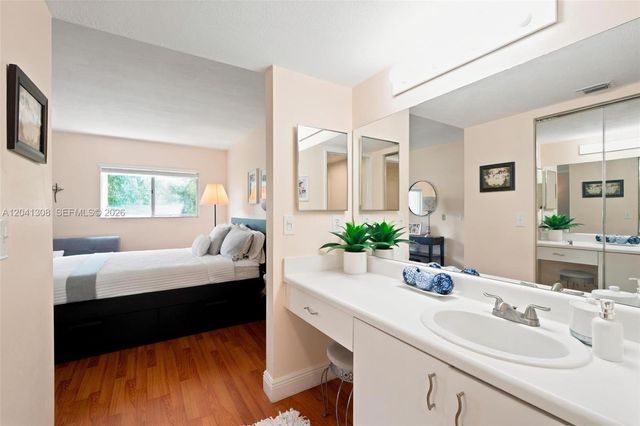 901 SW 138th Ave 305C, Pembroke Pines, FL 33027