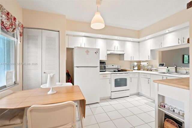 901 SW 138th Ave 305C, Pembroke Pines, FL 33027