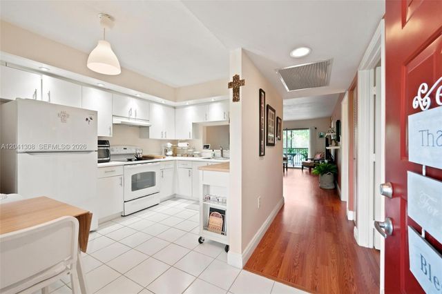 901 SW 138th Ave 305C, Pembroke Pines, FL 33027