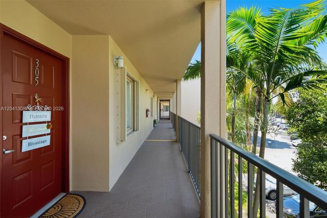 901 SW 138th Ave 305C, Pembroke Pines, FL 33027