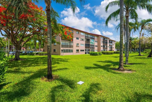 901 SW 138th Ave 305C, Pembroke Pines, FL 33027