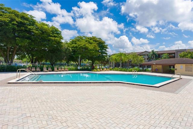 901 SW 138th Ave 305C, Pembroke Pines, FL 33027
