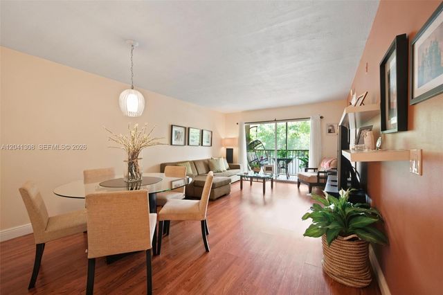 901 SW 138th Ave 305C, Pembroke Pines, FL 33027