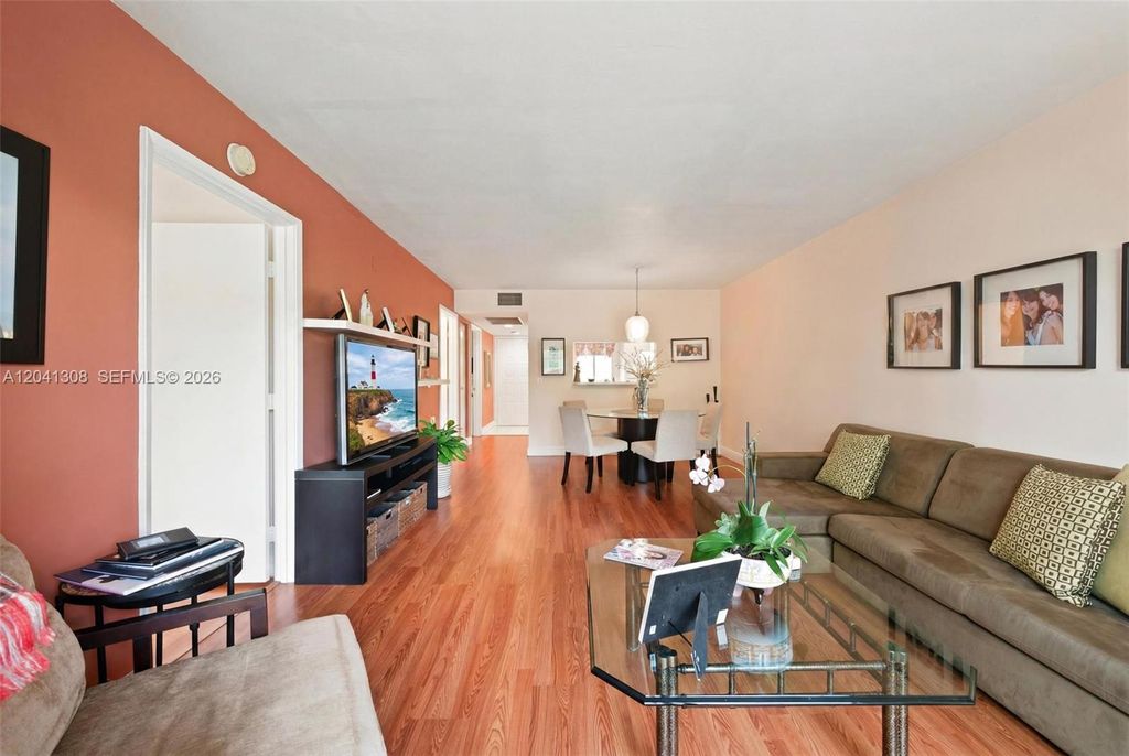 901 SW 138th Ave 305C, Pembroke Pines, FL 33027