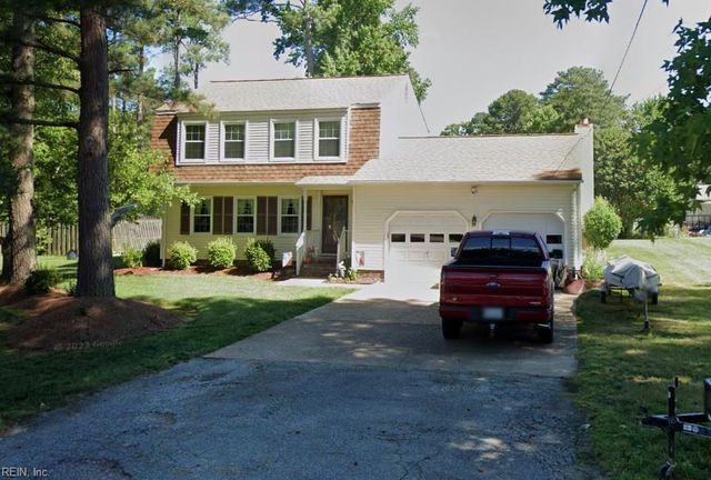 24 Holly ST, Poquoson, VA 23662