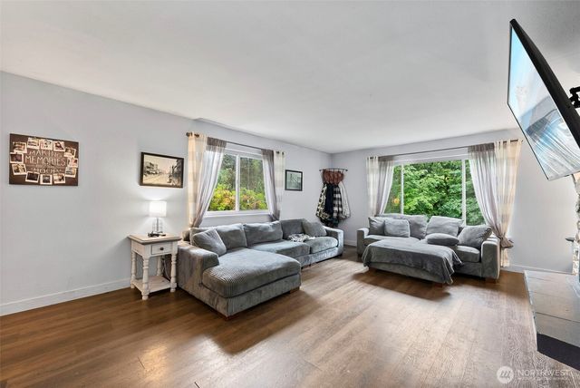 1422 Colchester Dr SE, Port Orchard, WA 98366