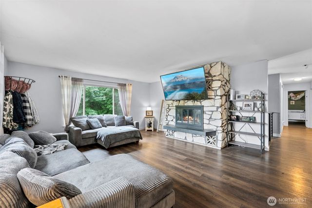 1422 Colchester Dr SE, Port Orchard, WA 98366